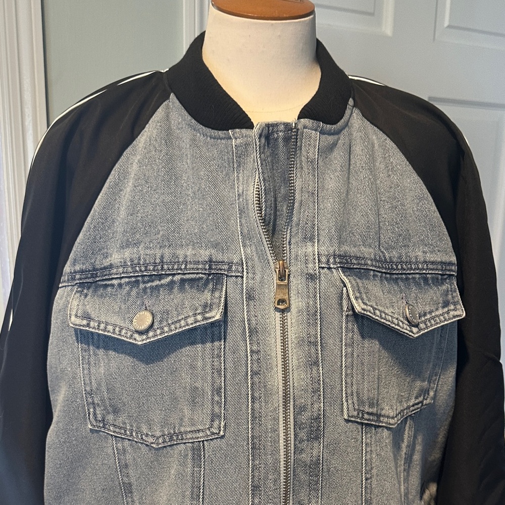NWT Avec Les Filles Denim Jean Bomber Jacket Black Raglan Sleeves Sz Large - Picture 2 of 9